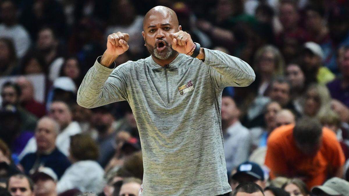 El entrenador de los Cavaliers, J.B. Bickerstaff, reveló que recibió amenazas por teléfono de apostadores, un ejemplo más de la preocupación de algunas voces dentro de la liga por la relación cada más estrecha de la NBA con las apuestas deportivas.