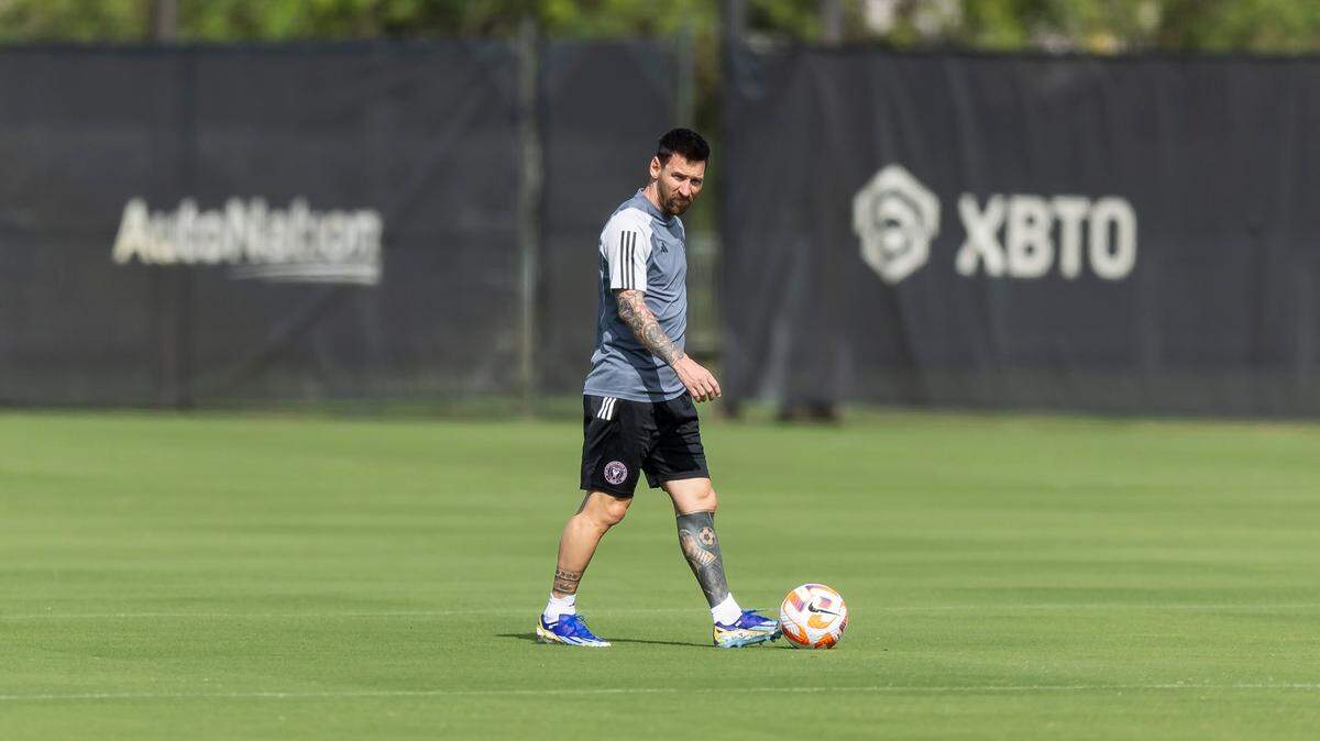 El delantero del Inter de Miami Lionel Messi  asiste a una sesión de práctica del equipo en el Florida Blue Training Center, el 5 de marzo de 2024, en Fort Lauderdale, Florida. 
