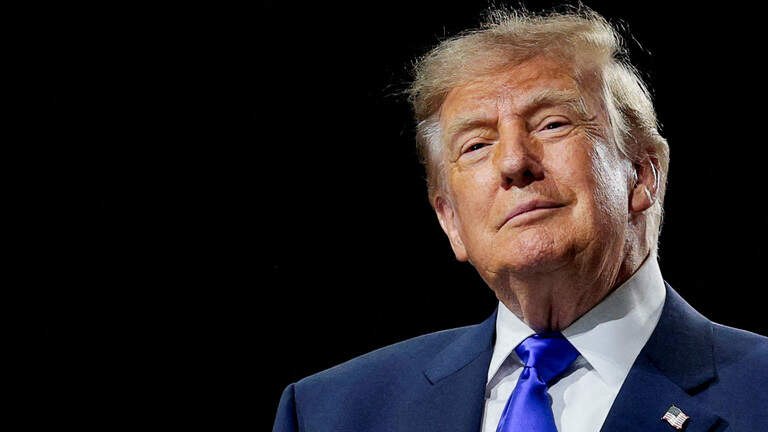 Norma de Trump para negar residencia permanente por uso de ayudas públicas entra en vigor