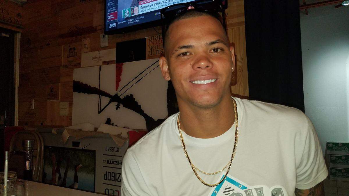 Yoan López tendrá una nueva oportunidad con los Marlins. El relevista cubano llegó a la organización después de que Miami lo reclamara de la lista de peloteros disponibles (waivers) de los Filis de Filadelfia