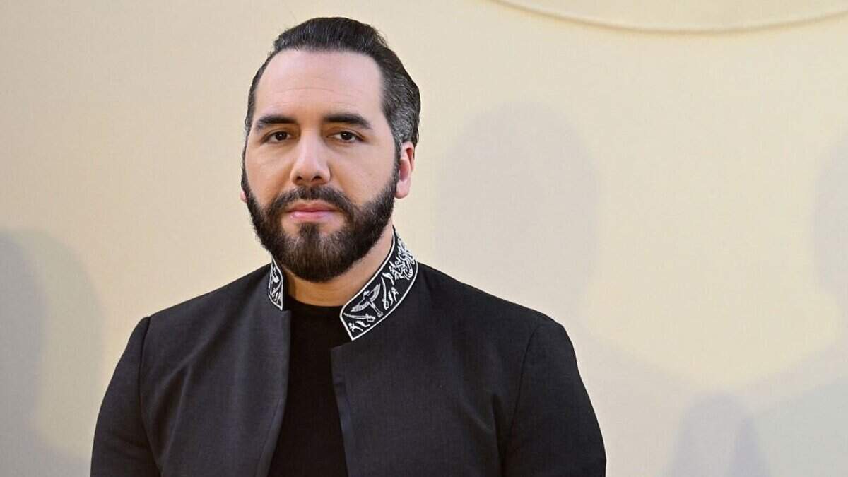 El presidente de El Salvador, Nayib Bukele, pronuncia un discurso ante funcionarios gubernamentales y extranjeros durante el Primer Desayuno Nacional de Oración por El Salvador en el Palacio Nacional de San Salvador el 19 de enero de 2026.