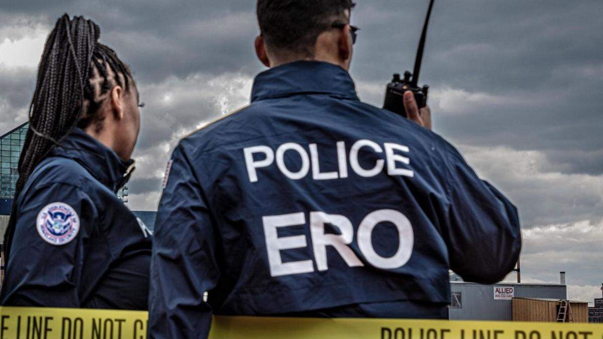 Agentes de Operaciones de Ejecución y Deportación (ERO, en inglés) de ICE.