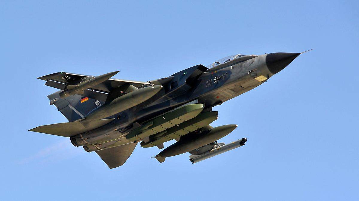 Fotografía de un avión de combate con Taurus KEPD 350, el misil de crucero sueco-alemán de largo alcance que puede amenazar los principales sistemas de defensa aérea rusos y podría ser disparado desde los cazas ucranianos Su-27 y Su-24.
