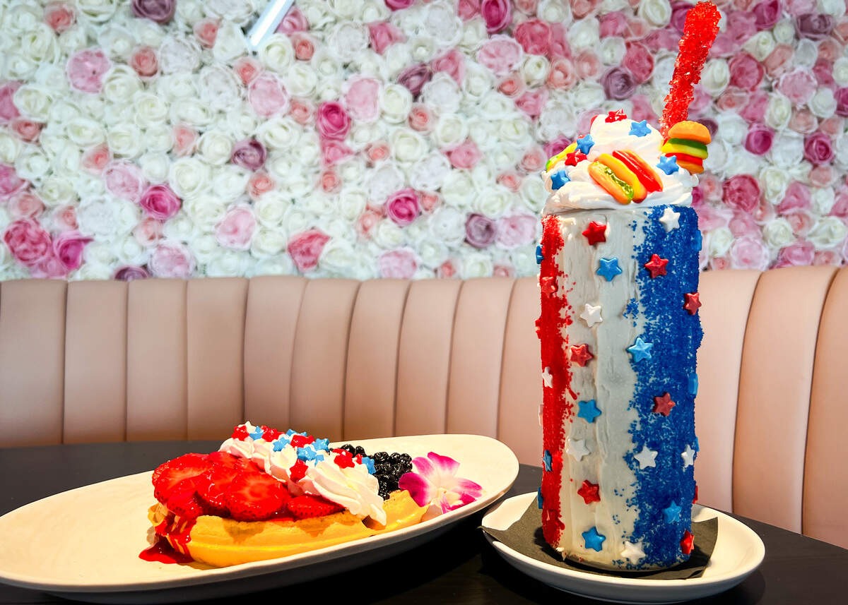 Los postres patrióticos del día de la independencia en Sugar Factory de Alton Rd.