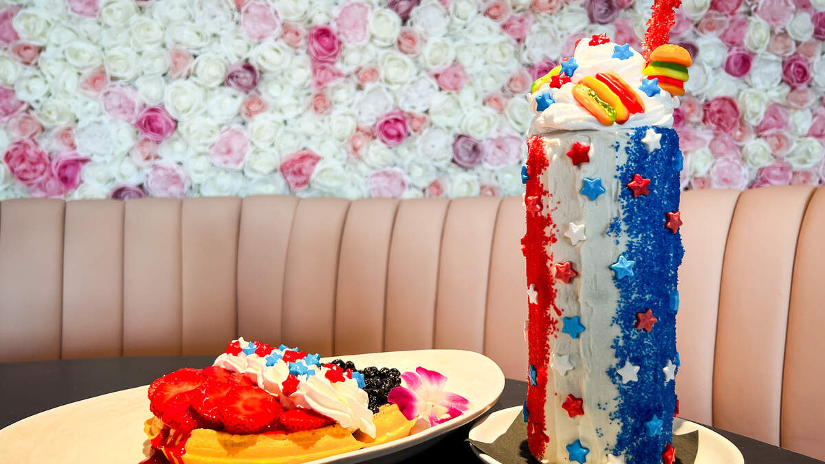 Los postres patrióticos del día de la independencia en Sugar Factory de Alton Rd.
