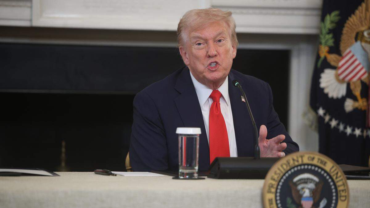 El presidente Donald Trump participa en una reunión el miércoles, 8 de octubre de 2025, en la Casa Blanca, Washington DC.