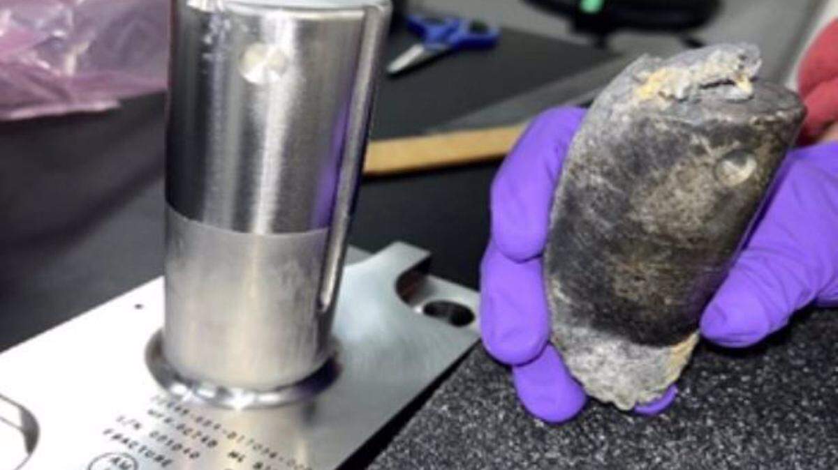 15/04/2024 Soporte recuperado del equipo de apoyo de vuelo de la NASA utilizado para montar baterías de la Estación Espacial Internacional en una plataforma de carga. POLITICA INVESTIGACIÓN Y TECNOLOGÍA NASA