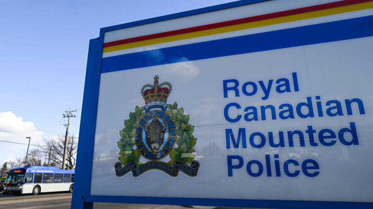 La Policía Montada de Canadá explicó en un comunicado que alrededor de las 13:20 hora local (20:20 GMT) empezaron a recibir informaciones del tiroteo en la escuela secundaria de Tumbler Ridge, una localidad del interior de la provincia de Columbia Británica y con una población de unas 2,400 personas.