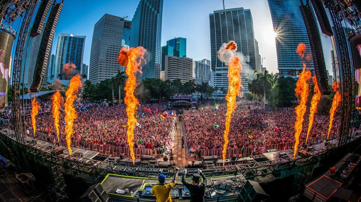 El Ultra Music Festival de música electrónica reúne a los mejores DJs del mundo.