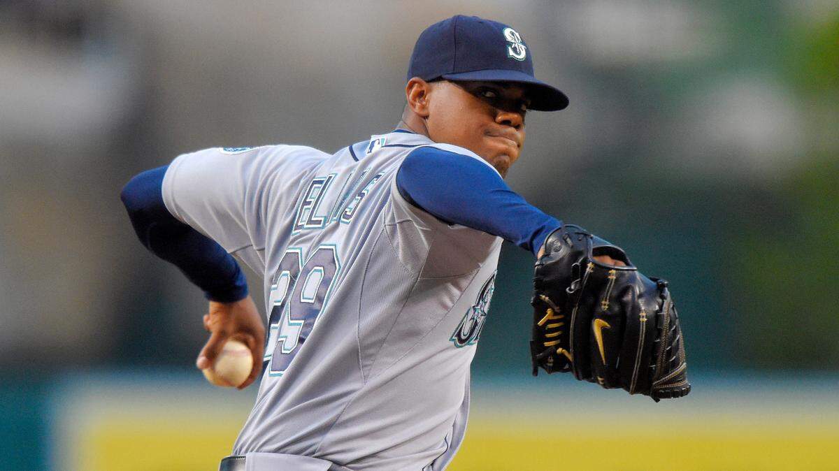 Roenis Elías fue a la República Dominicana en busca de una vitrina para exhibirse. Vaya si lo logro. El lanzador cubano es el ultimo pelotero que han incorporado los Cachorros durante la temporada muerta en busca de revivir sus ilusiones en la Liga Nacional.