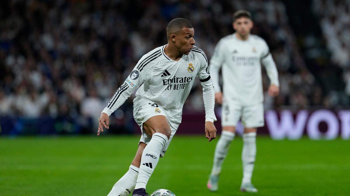 El técnico del Real Madrid, Carlo Ancelotti, señaló este martes que espera contar con la presencia del atacante francés Kylian Mbappé para la final de la Copa del Rey ante el Barcelona el sábado en Sevilla.