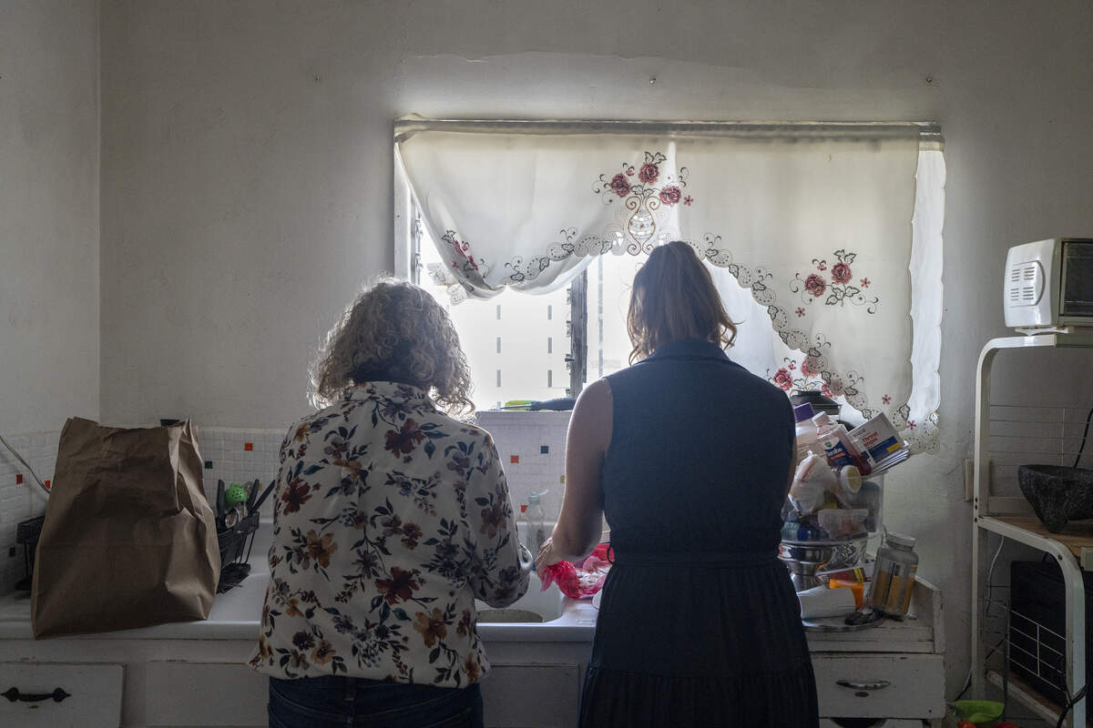 Las tías de Damian preparan el almuerzo en la casa que el joven de 15 años compartía con su padre.