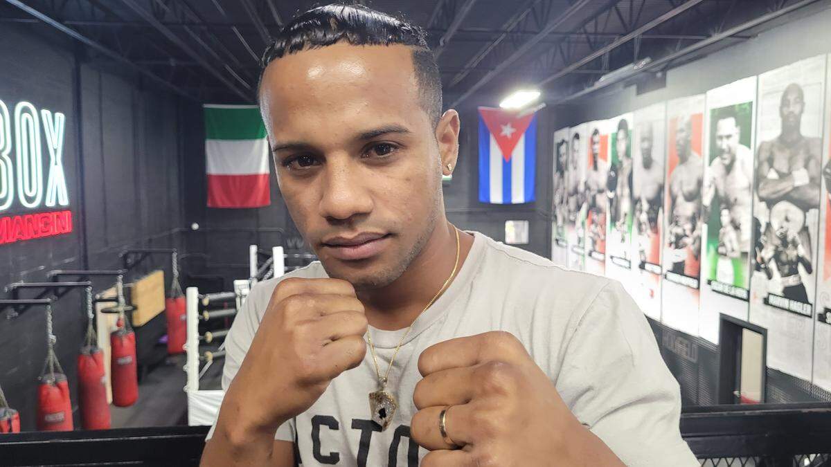 La historia de Billy Rodríguez en el boxeo es diferente a casi todas. Se puso los guantes por primera vez mucho más tarde que el resto de los púgiles cubanos, pero cuando lo hizo les ganó a todos los que estaban por delante de él y llevaban mucho tiempo en el deporte.