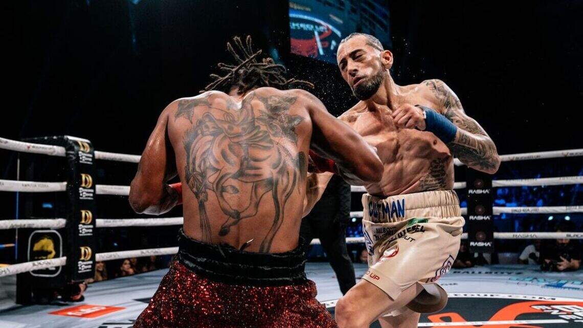 Entre la sangre y los sueños: el cubano que pelea por un título mundial y cura las heridas de otros