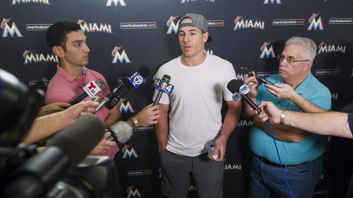 T REALMUTO habla con la prensa durante el FanFest del 2018.