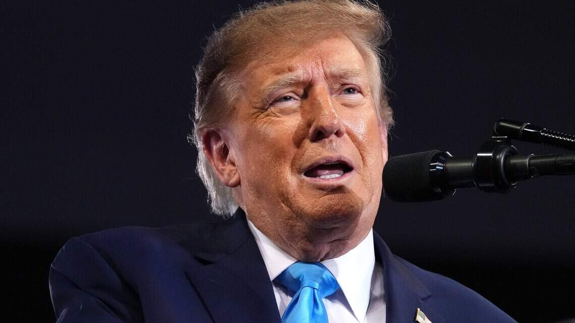 Trump ataca de nuevo a Fox, su cadena afín, y la acusa de cubrir más a los demócratas