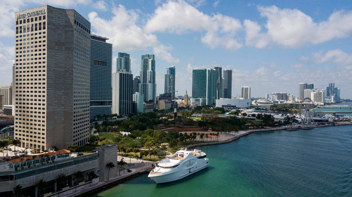 Median sales prices continue to drop in Miami-Dade County.