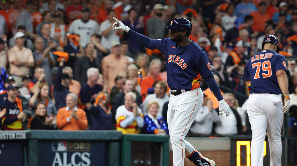 Yordan Álvarez llegó a 12 jonrones en octubre para convertirse en el jugador cubano con más vuelacercas en postemporada y superó los 11 del pinareño Randy Arozarena. 