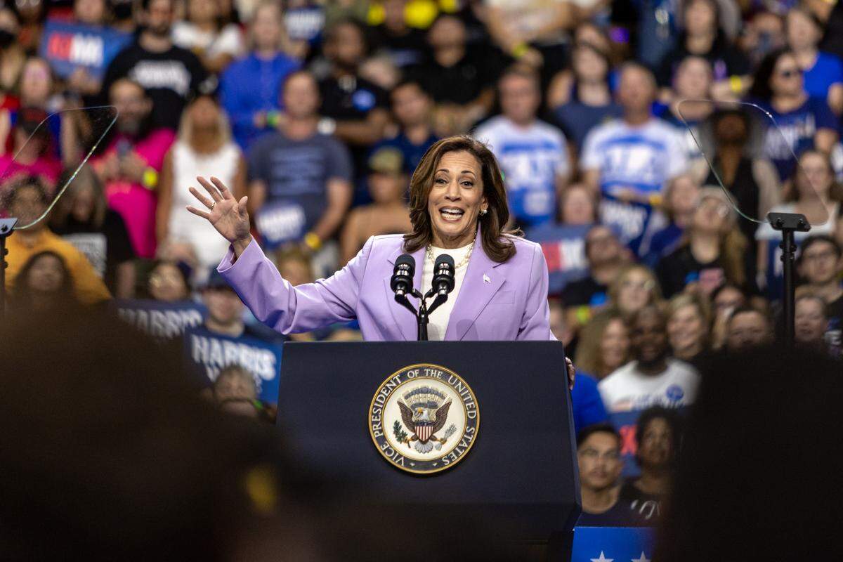 La vicepresidenta Kamala Harris da un discurso durante un mitin antes sus seguidores en Las Vegas, Nevada, el sábado 10 de agosto de 2024.