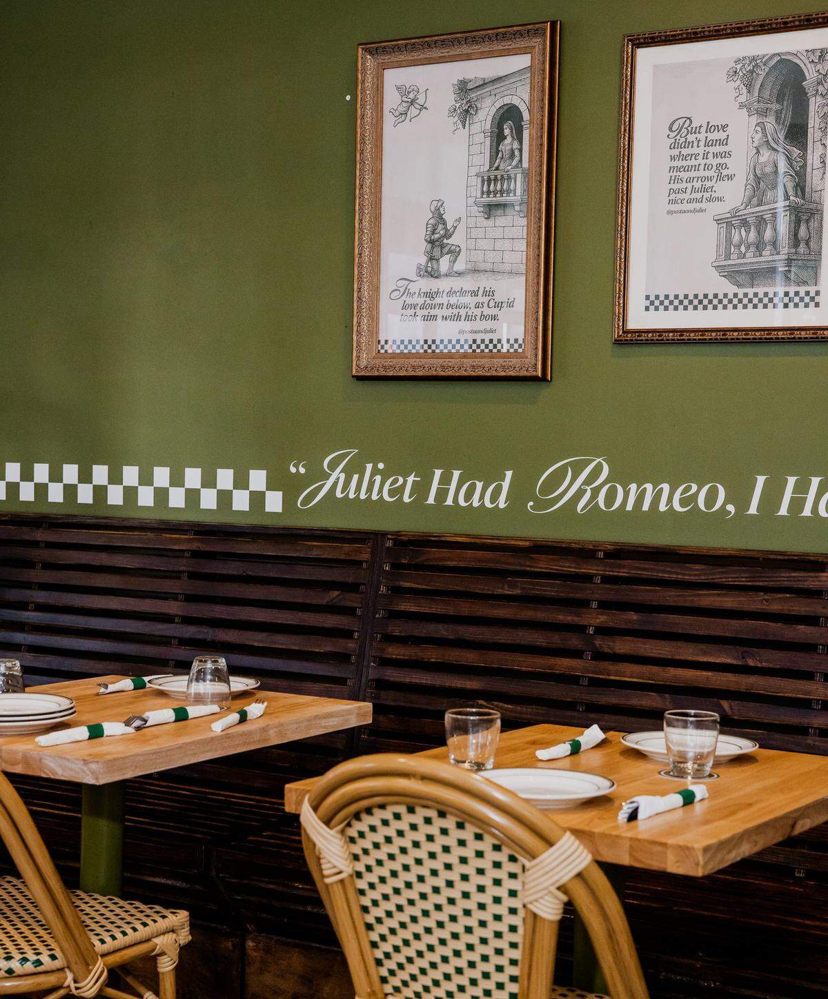 Pasta & Juliet, como era de esperar, sirve pasta, pizza y otros platos italianos, con opciones para comer en el interior y al aire libre. 
