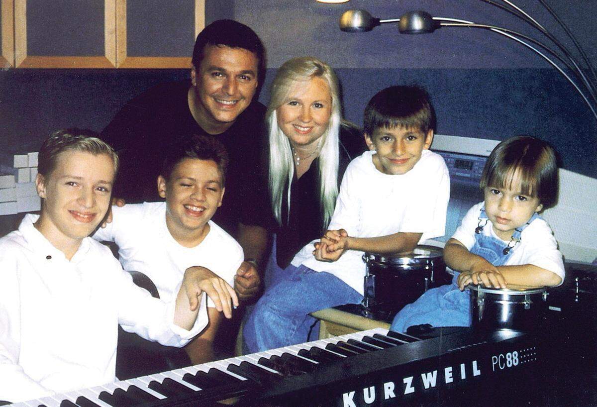 Rudy Pérez con sus hijos y su esposa Betsy, también su gran colaboradora, para quien compuso el tema Sería fácil, que ha sido interpretado por muchos, entre ellos José Feliciano, Luis Fonsi, María Martha Serra Lima.
