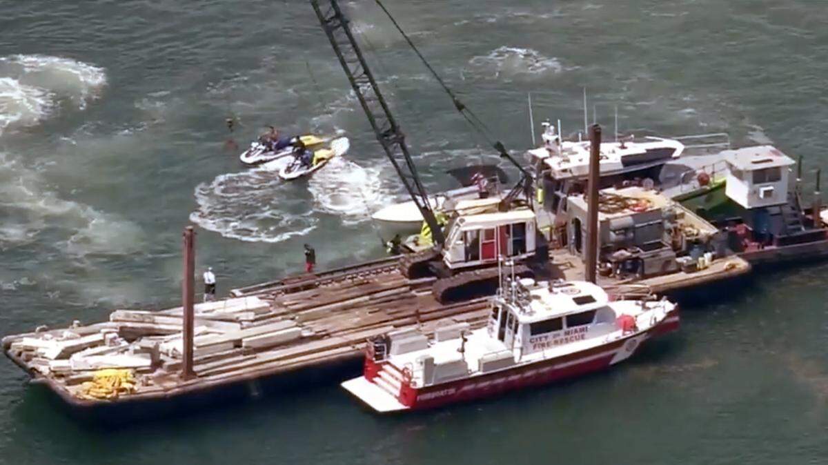 Un velero se hundió frente a la isla Hibiscus de Miami Beach, en la bahía de Biscayne, la mañana del lunes 28 de julio de 2025, tras ser embestido por una barcaza Tres niñas fallecieron y dos resultaron heridas.
