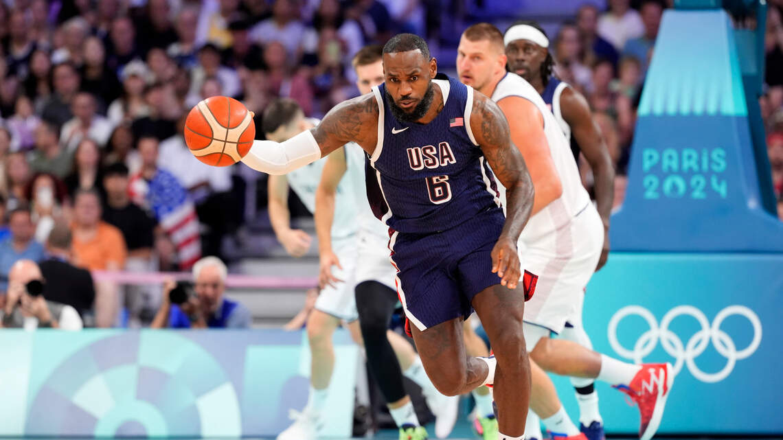 Durant y LeBron comandan el Dream Team que arrolla a la Serbia de Jokic en el estreno en París