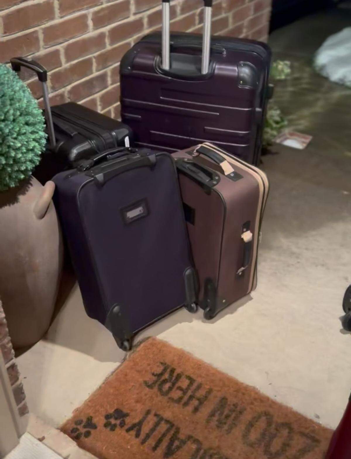The luggage of Guatemalan-American Jessika Cifuentes, who decided to leave the US and return to Guatemala.