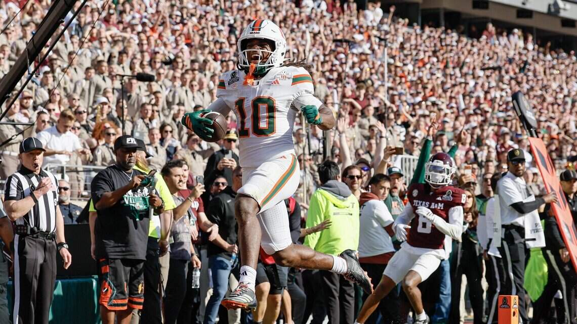 Los Huracanes de Miami van con todo por su pase a semifinales en playoffs del football universitario