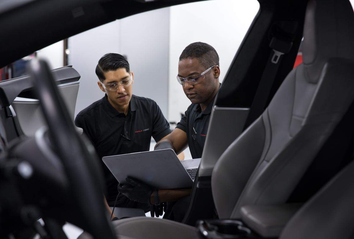 La demanda de técnicos para prestar servicio a sus autos eléctricos llevó a Tesla a establecer una alianza con el MDC para un curso intensivo para formar profesionales que tendrán un empleo asegurado con la compañía.