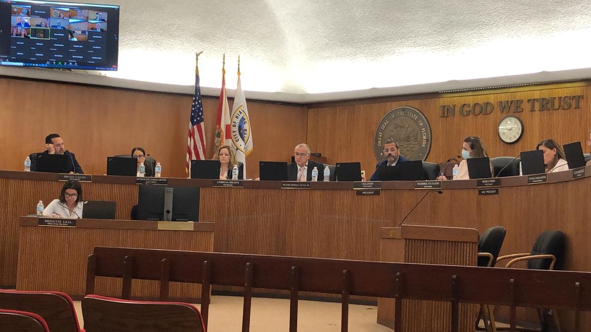 Concejo Municipal de Hialeah debate sobre ley que evitaría desalojos