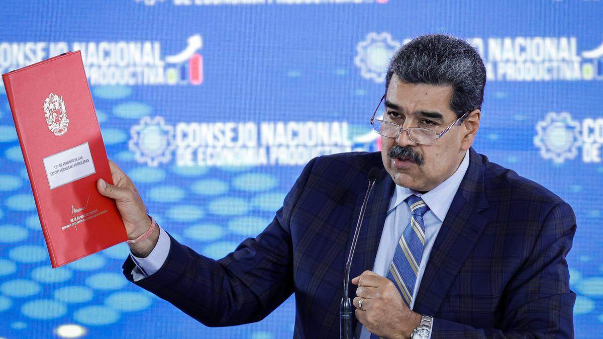 Foto de archivo. El mandatario de Venezuela, Nicolás Maduro, dijo este martes que en 2024 habrá elecciones presidenciales “con sanciones o sin sanciones”, lo que supone una “decisión soberana” de su país, que -aseguró- no aceptará “chantaje”.