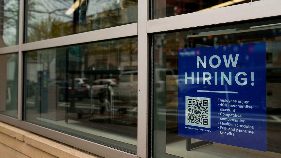 Las ofertas de empleo en EEUU alcanzan en abril su nivel más alto en casi dos años