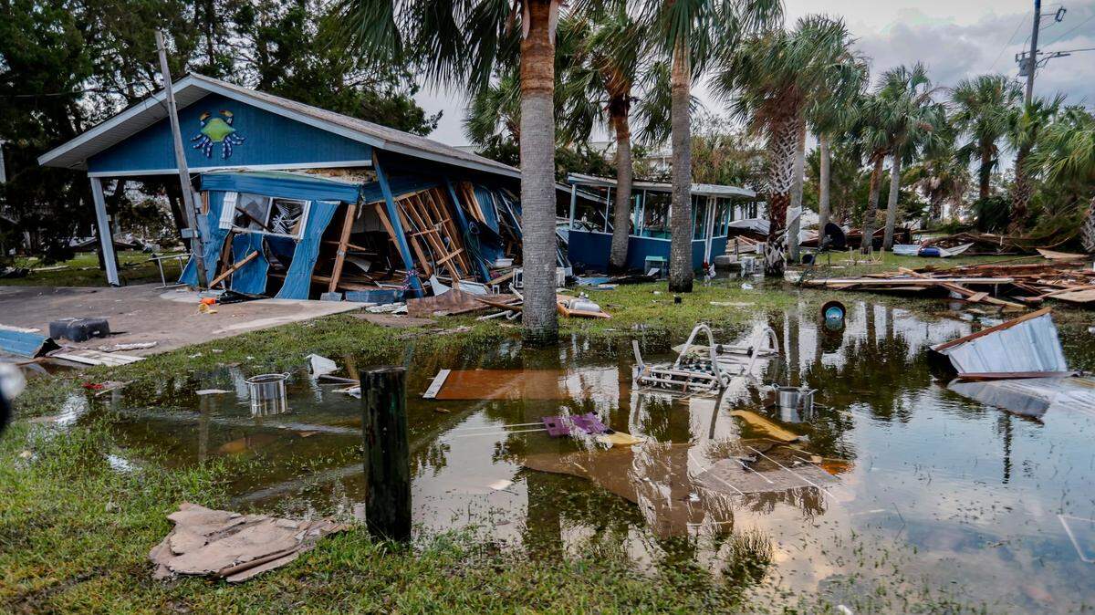 El huracán Idalia dañó algunas casas en Horseshoe Beach, Florida, el miércoles 30 de agosto de 2023.