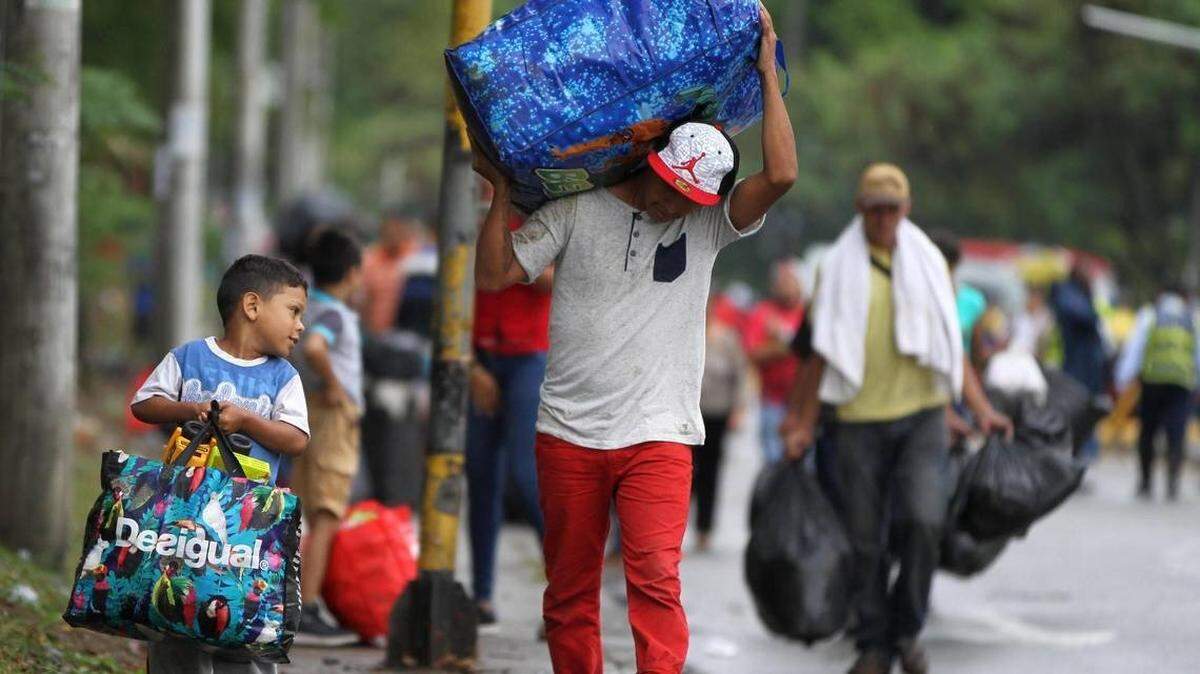 Ya suman más de tres millones los venezolanos que han abandonado su patria en un éxodo que ha sido descrito como la mayor crisis migratoria en la historia de América Latina.