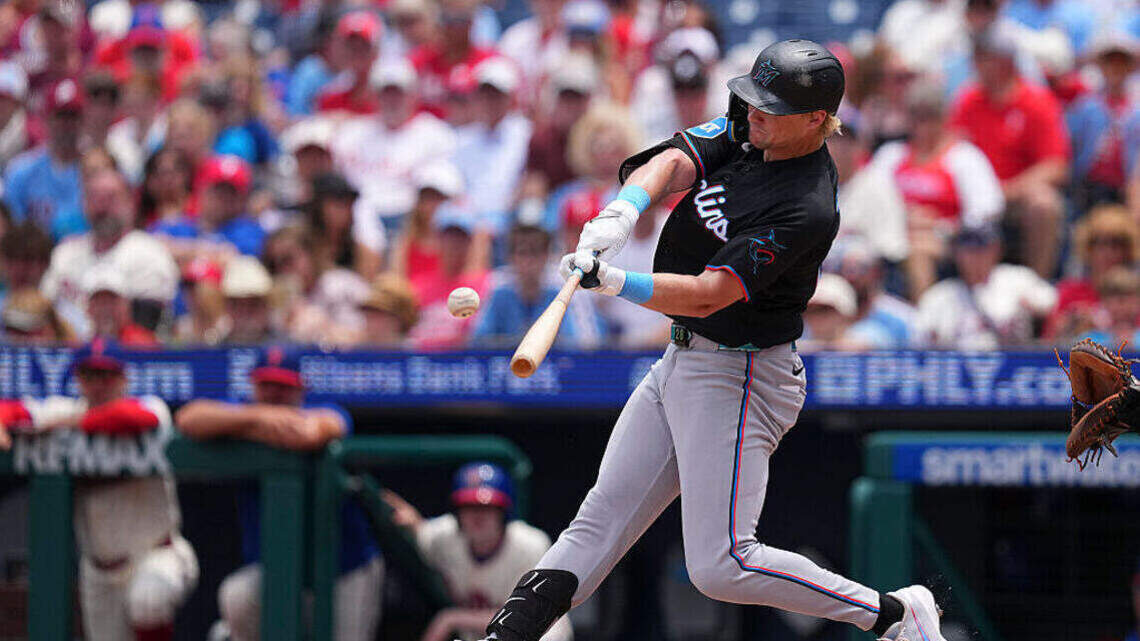 Los Marlins desatan una lluvia de jonrones y vuelven al triunfo con paliza 12-5 sobre los Atléticos