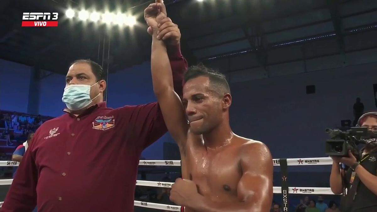 Después de ganar su primera pelea profesional, Billy Rodríguez dio la espalda literalmente. Las autoridades del boxeo cubano reconocieron que el boxeador cubano abandonó el lugar donde se encontraba en la ciudad mexicana de La Paz poco después de vencer a Miguel Angel Luna.