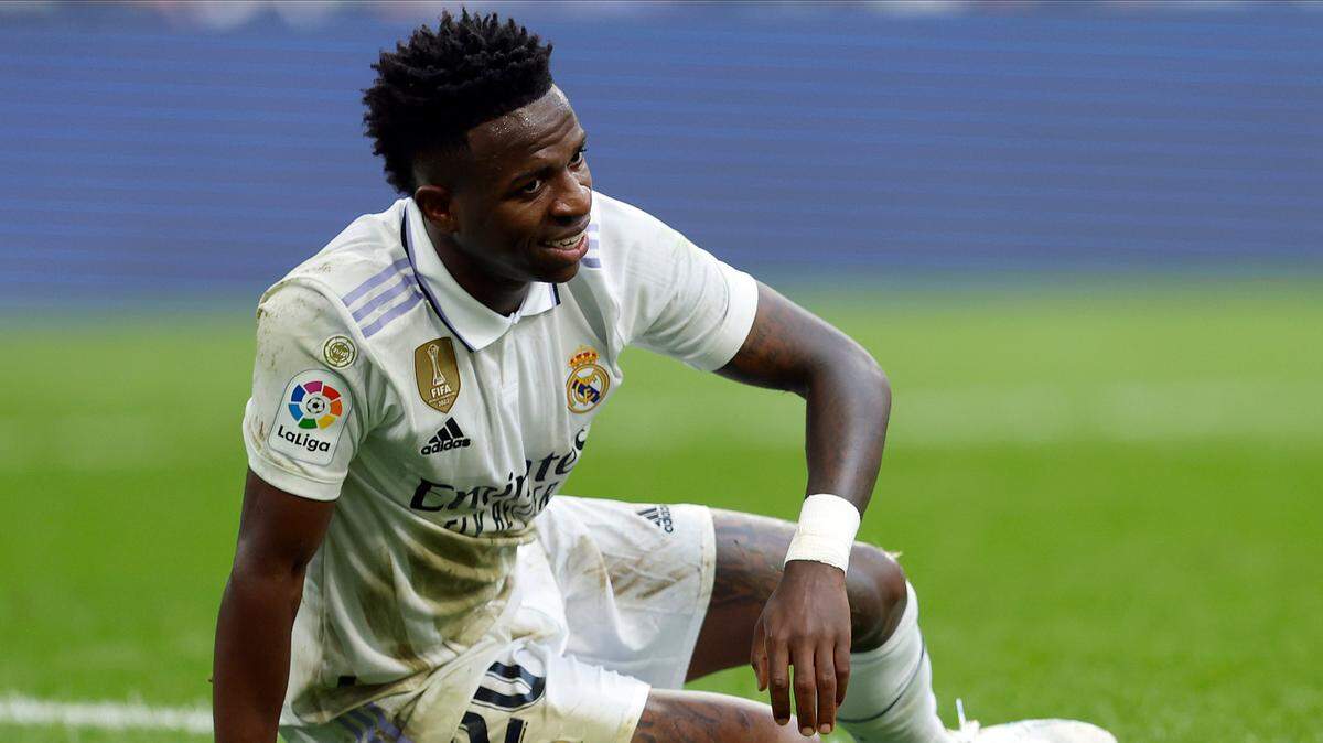 Foto de archivo. El brasileño Vinícius Junior sufre una rotura muscular en el bíceps femoral de la pierna derecha, como confirmó la resonancia magnética que los doctores del Real Madrid le realizaron en la ciudad deportiva de Valdebebas, y estará en torno a seis semanas de baja.