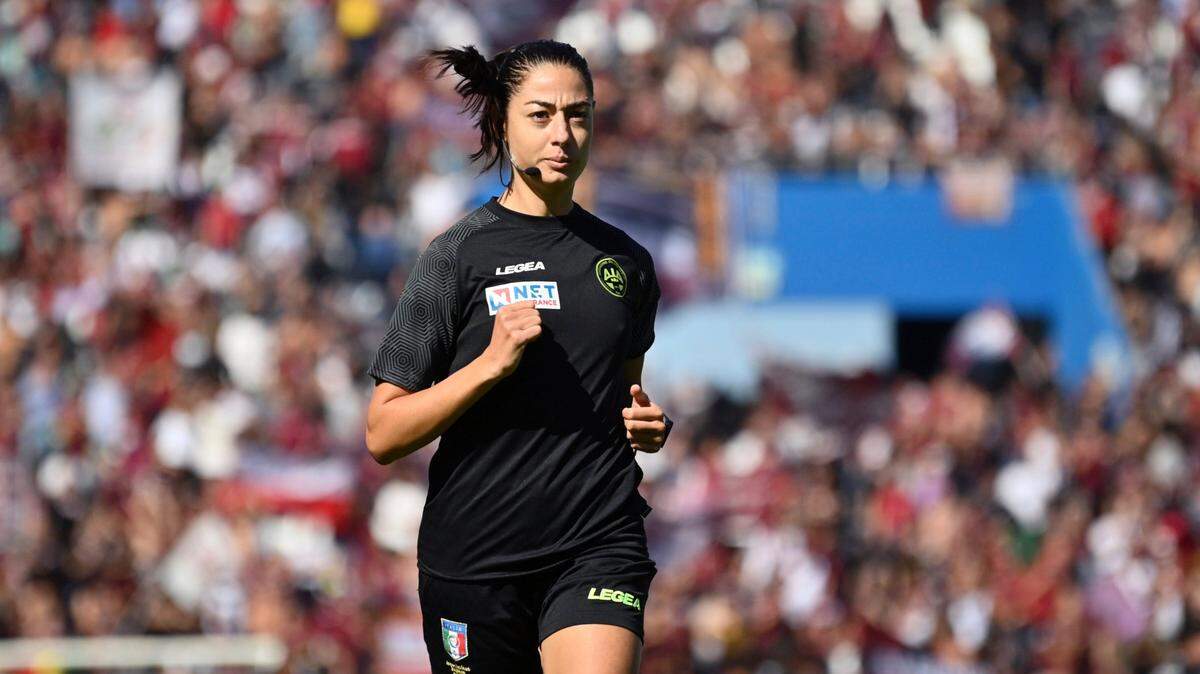 Maria Sole Caputi Ferrieri se convirtió en la primera mujer que dirige en la Serie A, a cargo de la victoria 5-0 de Sassuolo ante Salernitana, el 2 de octubre de 2022 en Reggio Emilia, Italia.