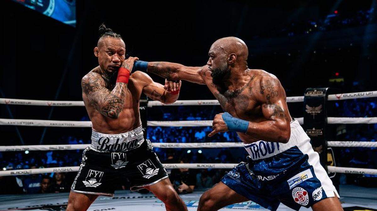 Austin Trout (der.) avanza a la final del torneo ligero tras otra noche histórica en BKFC al imponerse otra vez  a Luis Palomino y ahora fija su mira en el título. 