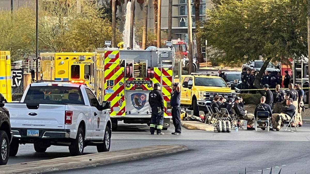 Una persona murió y otras siete resultaron heridas el miércoles después de una explosión de un Tesla Cybertruck fuera de un hotel Trump en Las Vegas, según informaron los medios locales, citando a la policía.