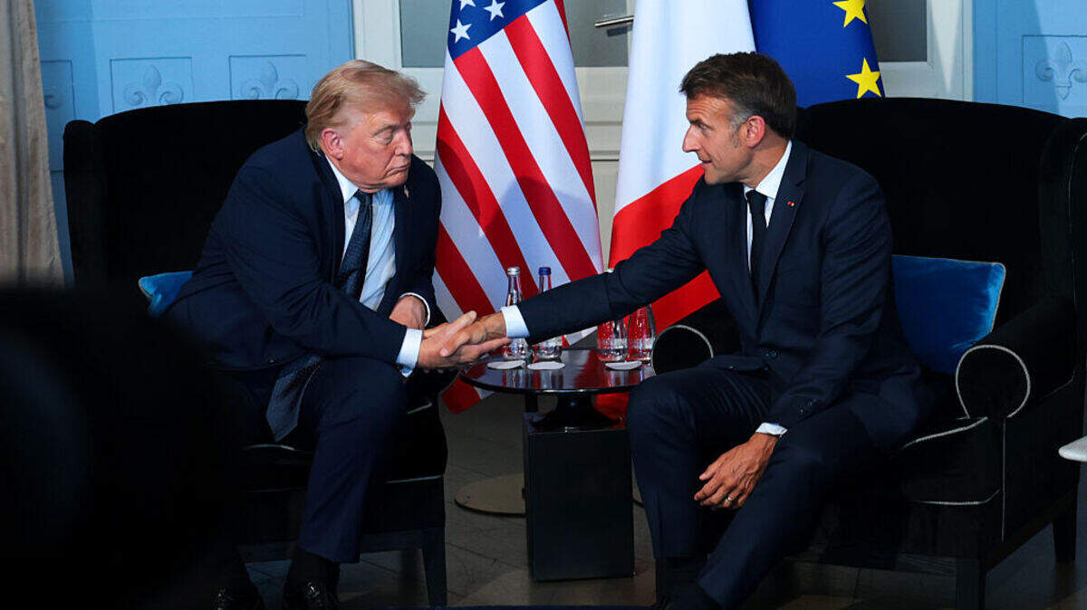 El presidente de Estados Unidos, Donald Trump, y el presidente de Francia, Emmanuel Macron, se reúnen para un encuentro bilateral en el Hotel Royal Evian, el lunes 15 de junio de 2026 en Évian-les-Bains, Francia.