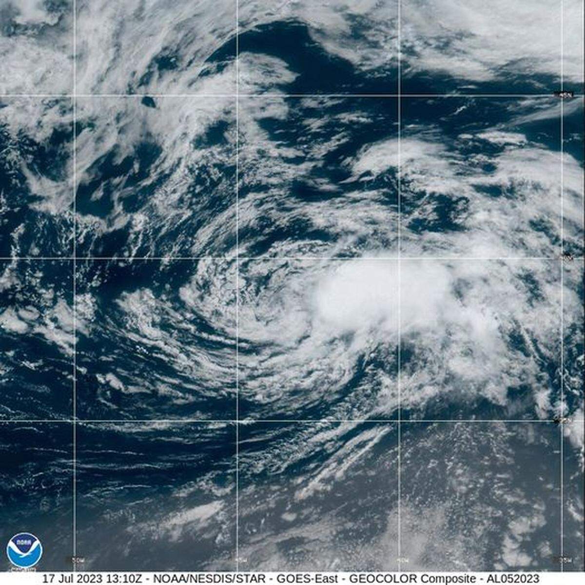 La depresión subtropical Don podría fortalecerse y transformarse de nuevo en tormenta en el centro del Atlántico.