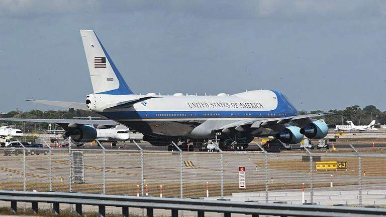 Piloto demanda a Florida por rebautizar en honor a Trump el aeropuerto de Palm Beach