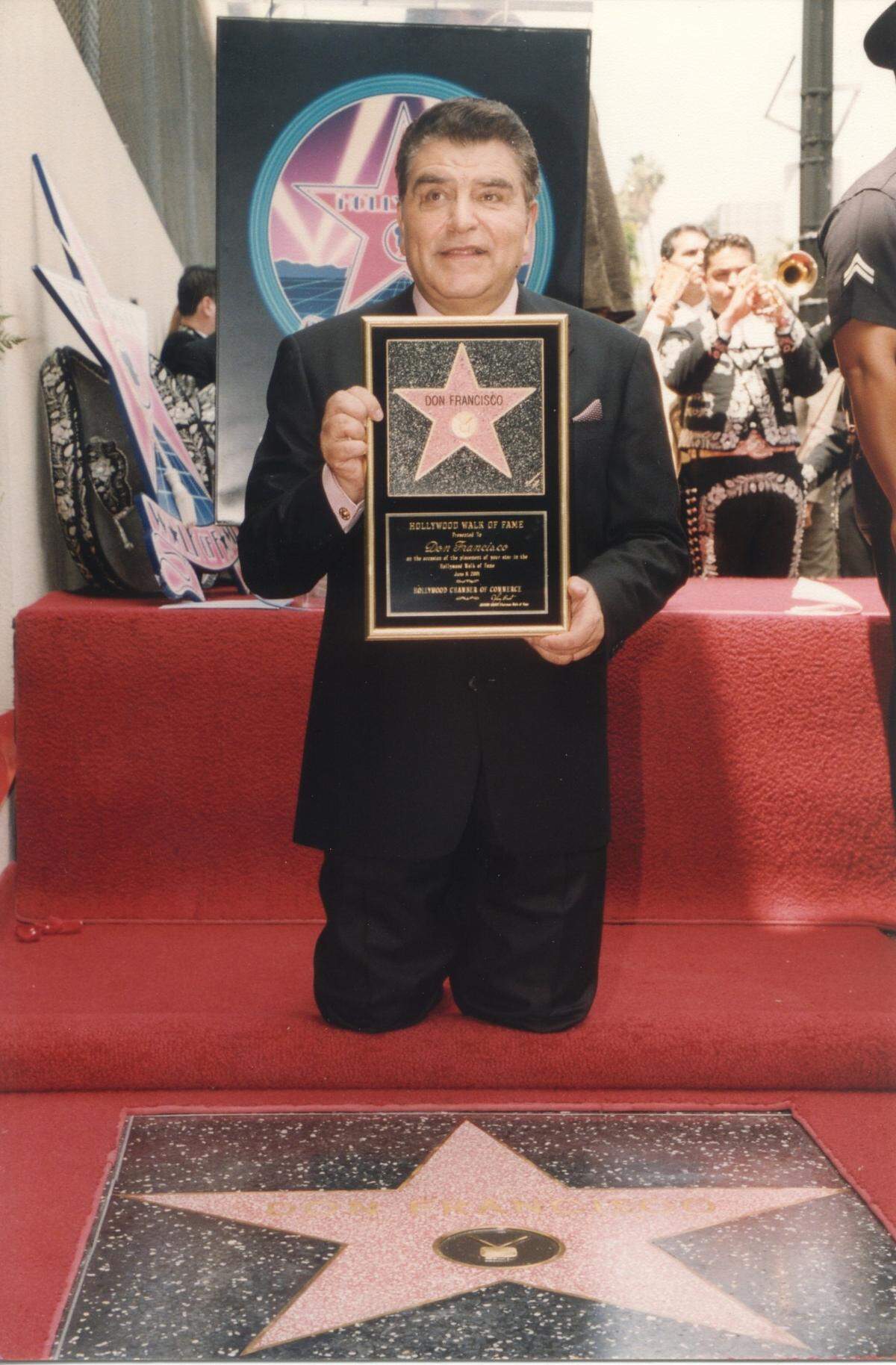 Entre sus múltiples reconocimientos Don Francisco cuenta con una estrella en el Paseo de la Fama de Hollywood.
