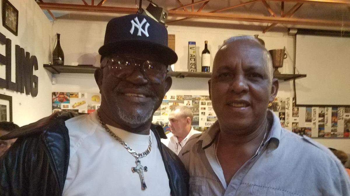 REY VICENTE Anglada junto a Agustin Marquetti durante un reciente homenaje que se le hiciera en Miami.