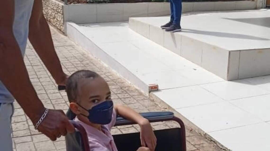 Niño cubano que padece leucemia grave clama por ayuda en este conmovedor video