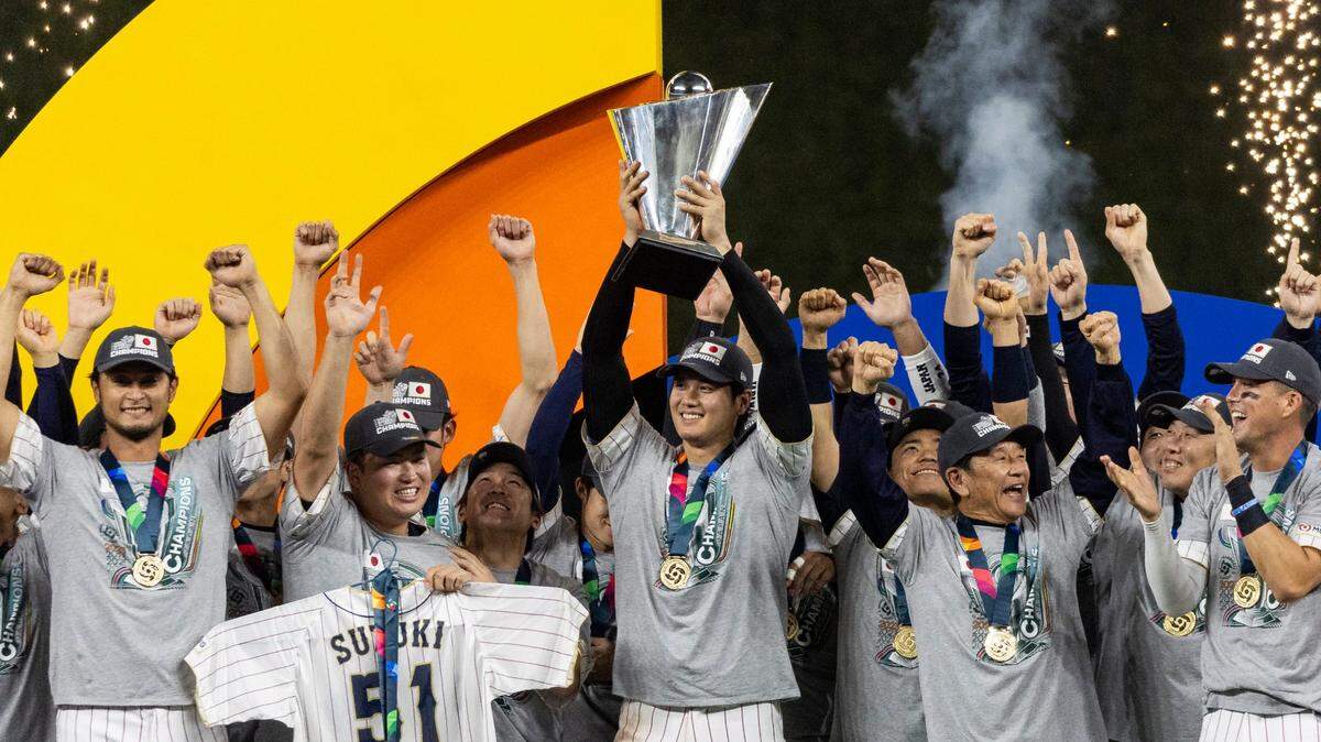 El equipo de Japón con Shohei Ohtani (centro) al frente se coronó campeón del Clásico Mundial de Béisbol, el 21 de marzo de 2023 en Miami.