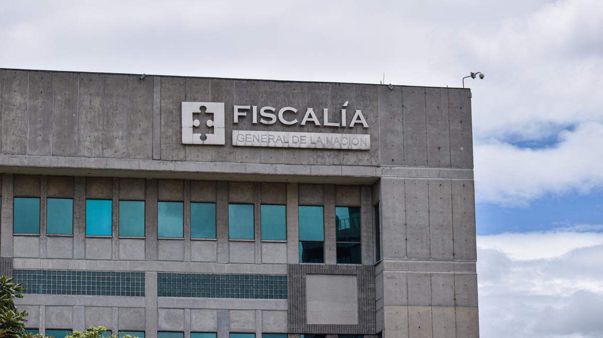 La Fiscalía General de Colombia anunció el lunes que presentó el escrito de acusación contra Nicolás Petro, hijo del presidente Gustavo Petro, y que lo llevará a juicio por supuesto enriquecimiento ilícito y lavado de dinero.