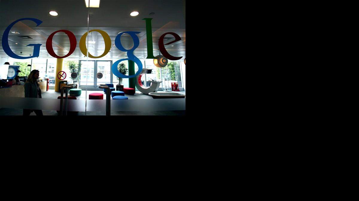 Fotografía de archivo muestra el logotipo de Google en las oficinas de la compañía en Londres. 